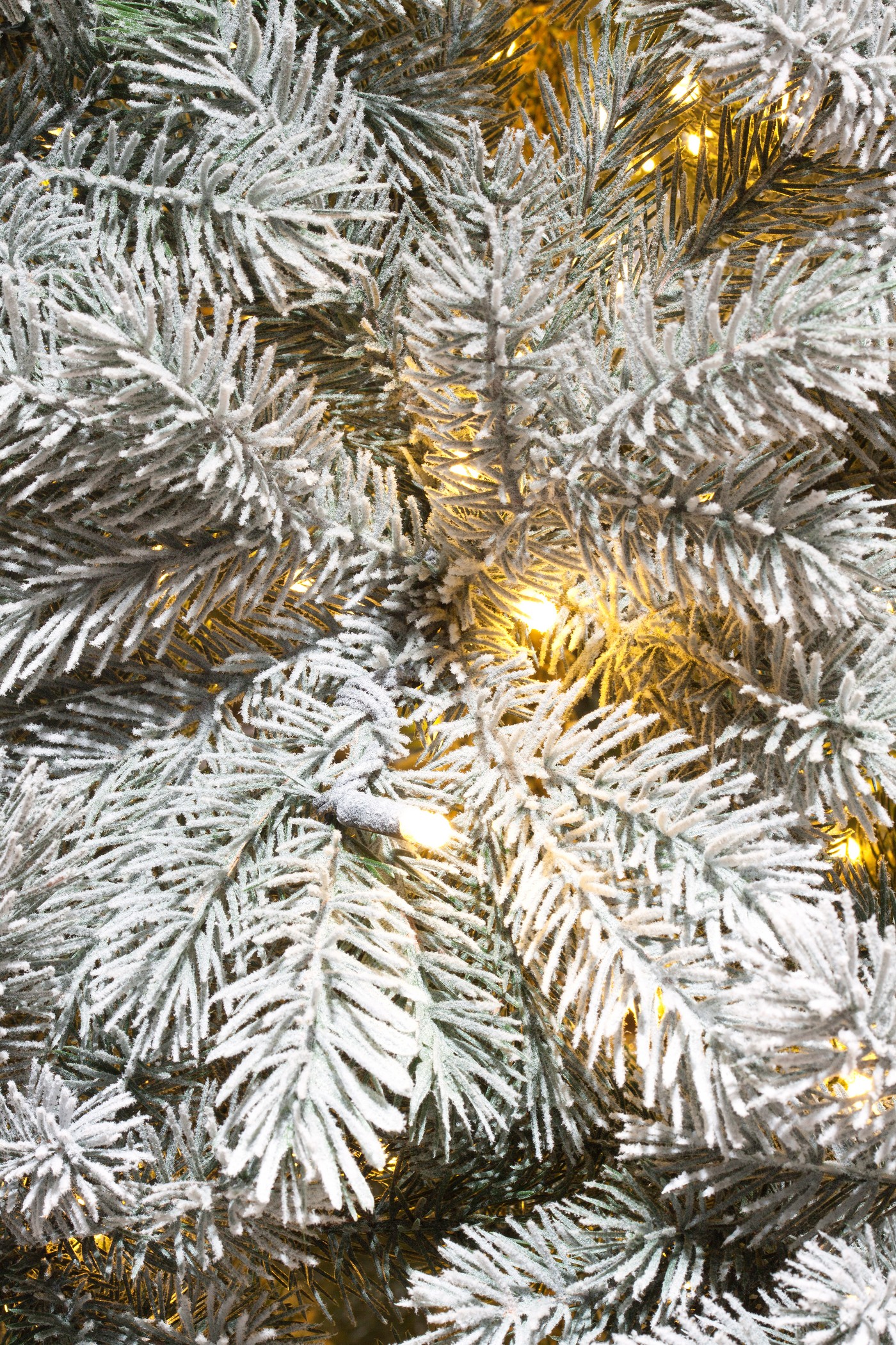 картинка Ель «Летиция с освещением заснеженная» напольная