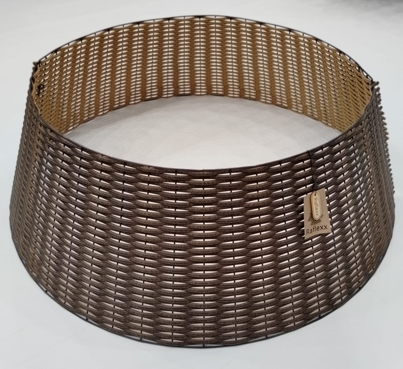 картинка Премиум Лесной Орех плетёная корзина-юбка для ёлки из искусственного ротанга