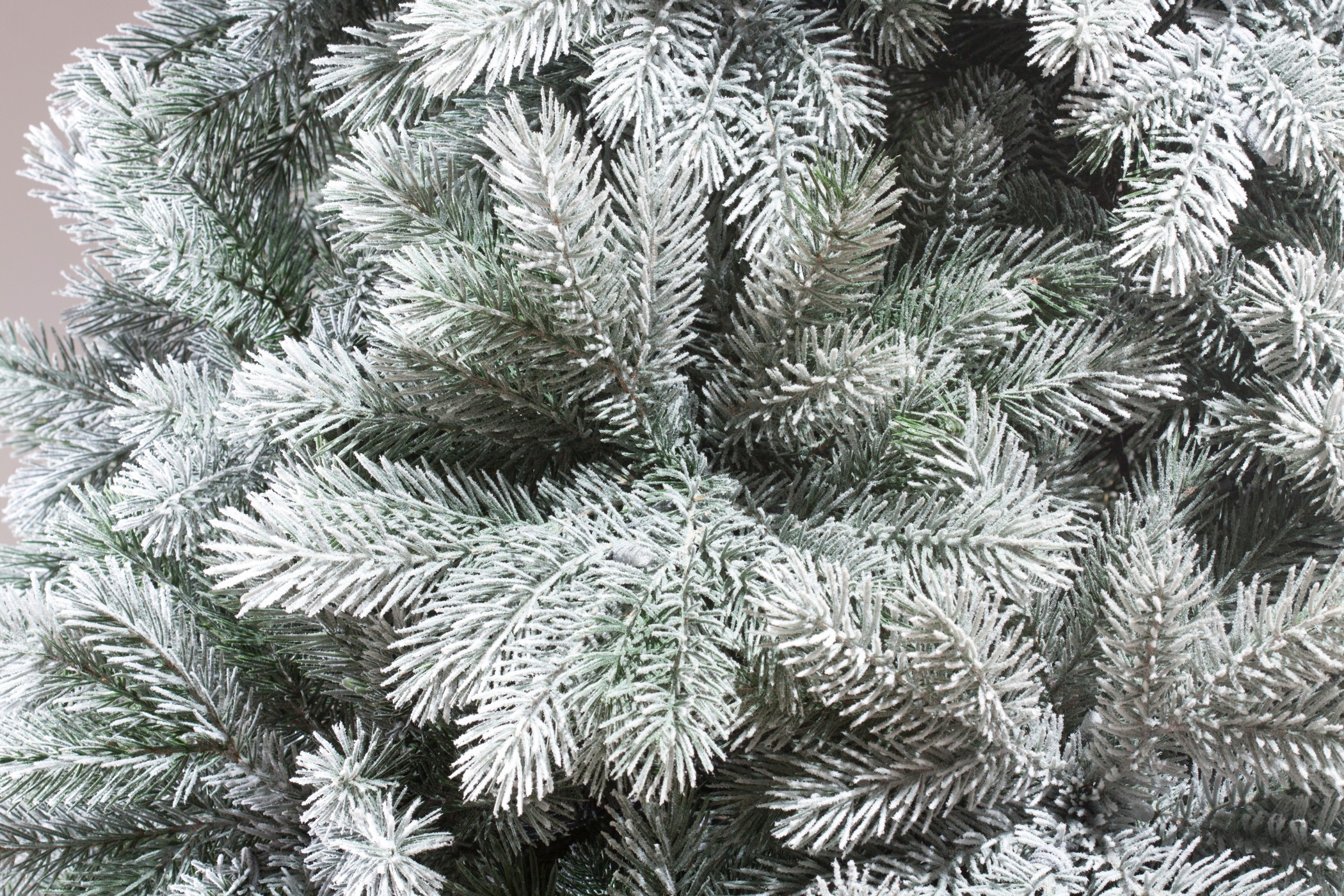 картинка Ель «Летиция с освещением заснеженная» напольная